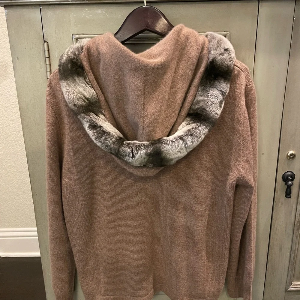 St. John Sport by Marie Zip-Front Knit cashmere with fur trim - Picture 2 of 4